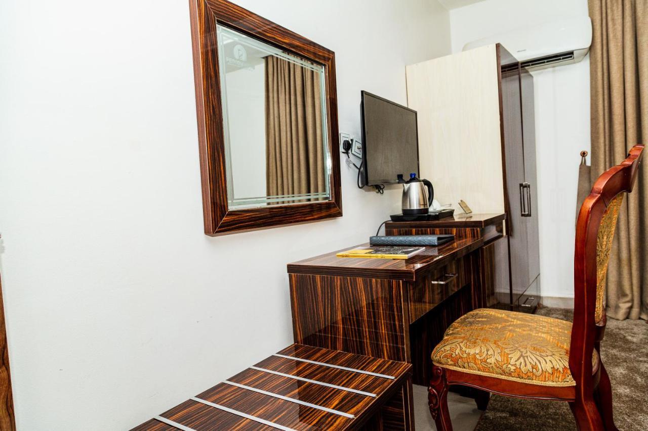 เพนซิลเวเนีย อเวนิว โฮเต็ล Hotel Wupa ภายนอก รูปภาพ