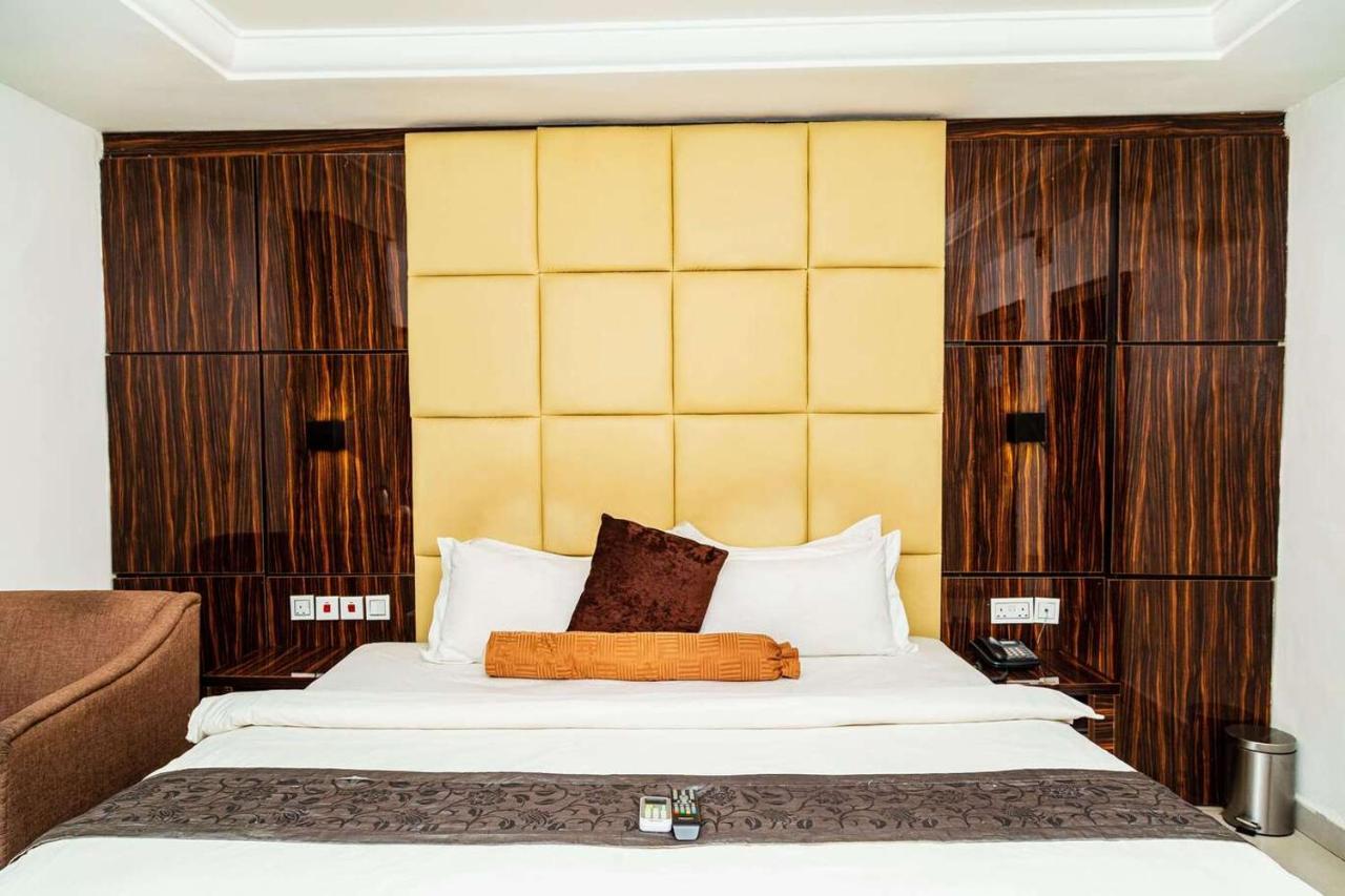 เพนซิลเวเนีย อเวนิว โฮเต็ล Hotel Wupa ภายนอก รูปภาพ